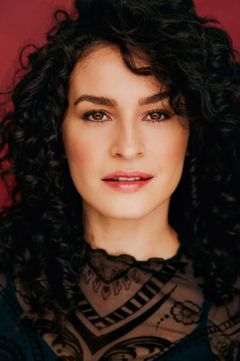 Monica Garcia Bradley interpreta Gloria