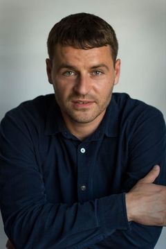 Niklas Herskind interpreta Esmer