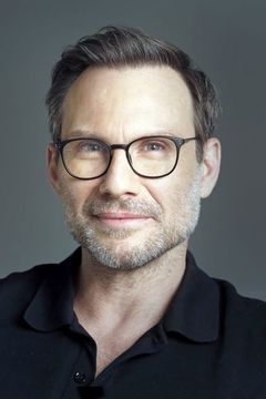 Christian Slater interpreta Nathaniel Bone