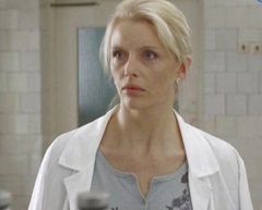 Anna Churina interpreta Miss Dudley
