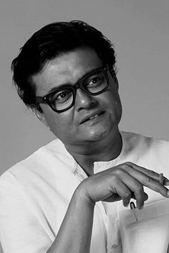 Saswata Chatterjee interpreta Vijay Walia