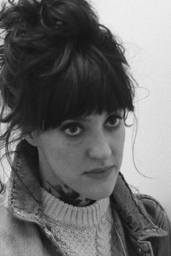 Keilly McQuail interpreta Party Goer 3