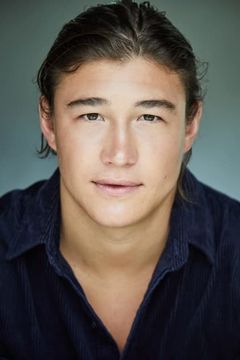 Oscar Mitchell interpreta Teen Victor