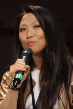 Michaela Dietz interpreta Amethyst (voice)