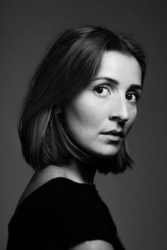 Karin Klouman interpreta Irene Haslund