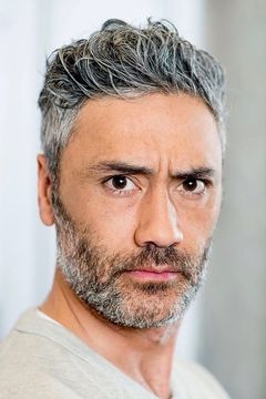 Taika Waititi interpreta Adolf Hitler