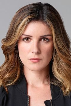 Shenae Grimes-Beech interpreta Ashley