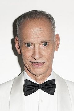 John Waters interpreta Dr. Fredrickson