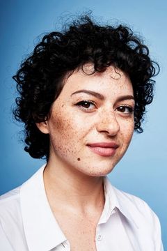 Alia Shawkat interpreta Trish