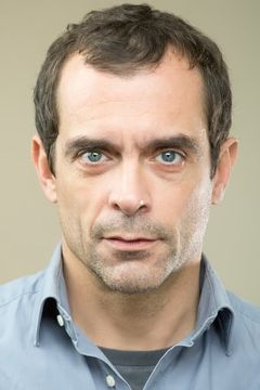 Constantine Markoulakis interpreta Yvan