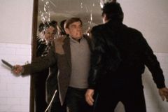 John Solari interpreta Lou