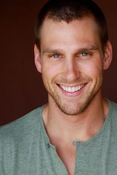 Brad Benedict interpreta Preston