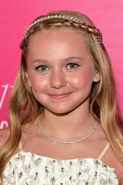 Avery Phillips interpreta Dree