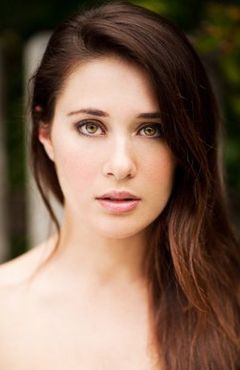 Gemma Forsyth interpreta Evie