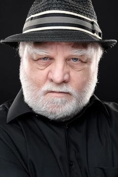 Robert C. Kirk interpreta Mobile Command Officer Borinsky