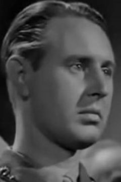 Vernon Downing interpreta Benson (uncredited)