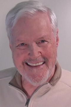 Frank Woods interpreta Remote Broadcast Producer (uncredited)