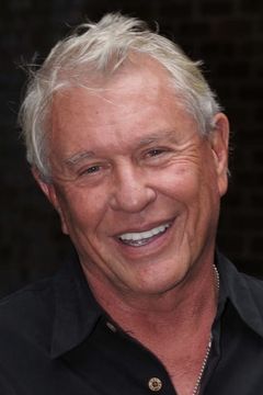 Tom Berenger interpreta Major McCulley