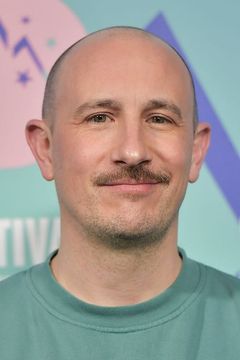 Adrien Ménielle interpreta Loic, le patron du Smart