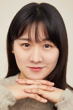 Ko Seo-jeong interpreta Funeral service