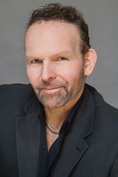 Alex Ziwak interpreta Blue Collar Worker (uncredited)