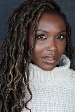 Faith Alabi interpreta Jenny Poythress