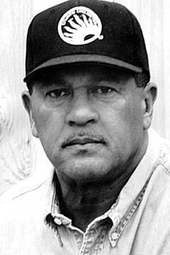 Manny Perry interpreta Brody