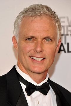 Patrick Cassidy interpreta George McAllister