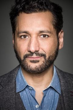 Cas Anvar interpreta Kambiz Foroohar