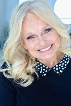 Lynda Day George interpreta Sue McSween