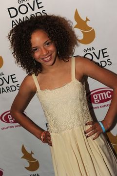 Erica Gluck interpreta Daisy Carson