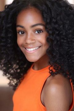 Braxton Paul interpreta Young Charmaine