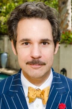 Paul F. Tompkins interpreta Mr. Donahue