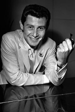 Eddie Fisher interpreta Steve Carpenter