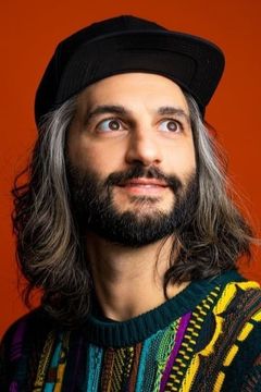 Amir K interpreta Passport Official