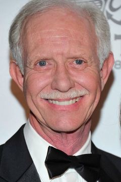 Chesley Sullenberger interpreta Brad's Stepfather