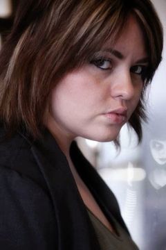 Andrea-Nichole Olivas interpreta S.H.I.E.L.D agent (uncredited)