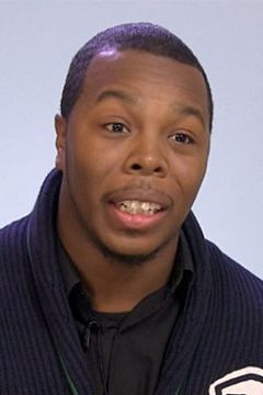 Jamell Washington interpreta Airline Customer Service Clerk