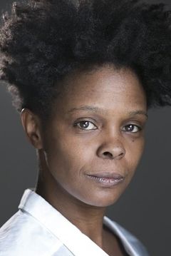 Faith Edwards interpreta Miriam Sisulu