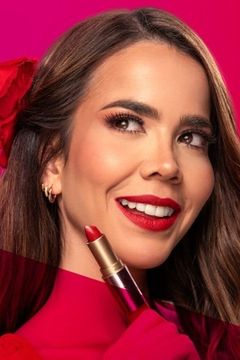 Laura de León interpreta Lucía Vallejo