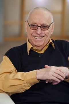 Iván Verebély interpreta Lieutenant Meinberg