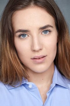Ruby Jerins interpreta Caroline Hawkins