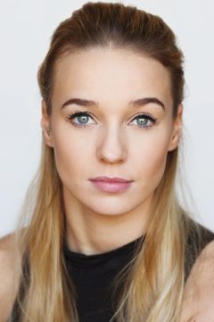 Kira-Malou interpreta Vicky Bernhard