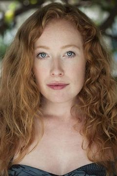 Victoria Yeates interpreta Bunty