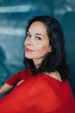 Jessica McIntyre interpreta Forensic Scientist