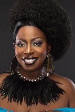 Angie Stone interpreta Madame Mambuza