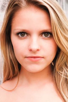 Sarah-Jeanne Labrosse interpreta Foremother