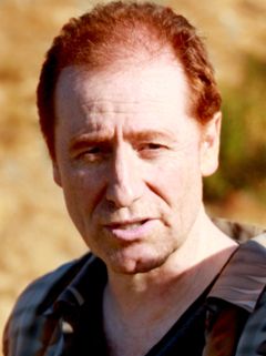 Craig Huxley interpreta Hecky