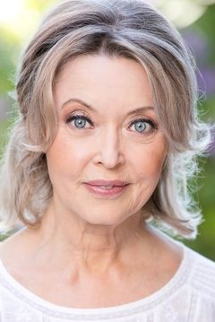 Constance Forslund interpreta Callie Blum