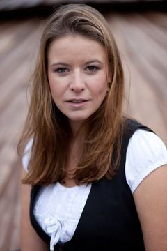 Kathleen Fiedler interpreta Brigitte König